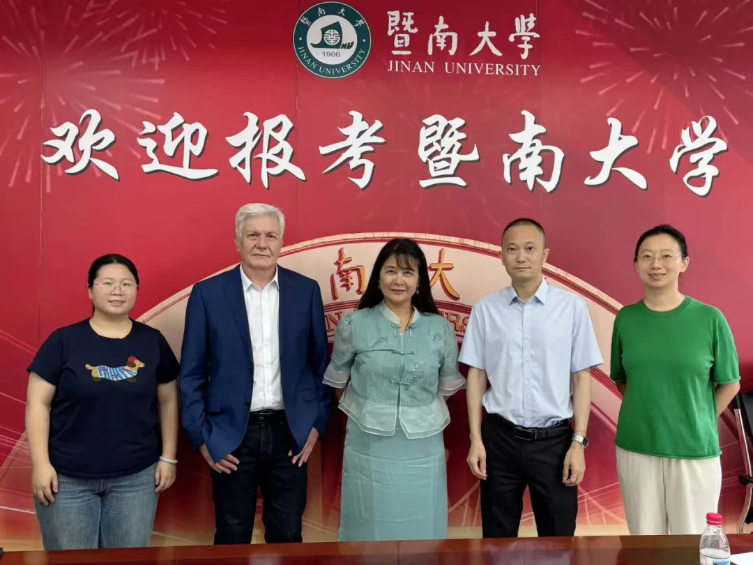 西班牙加那利中国文化促进会一行 访问广州暨南大学/Una delegación de la Asociación para la Promoción de la Cultura China en Canarias, España, visitó la Universidad Jinan en Guangzhou.