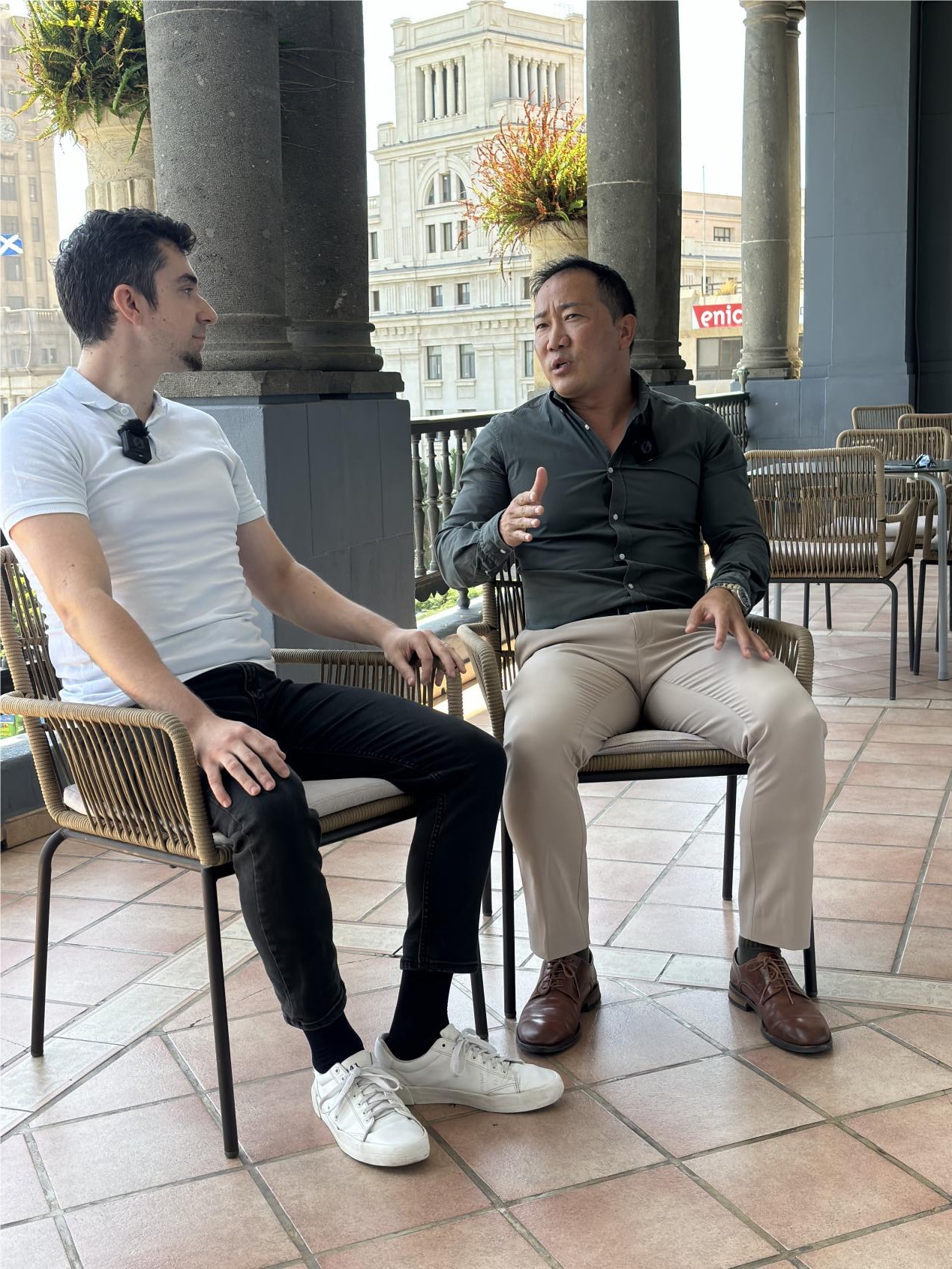 周长栓会长接受专访/El presidente Zhou Changshuan concedió una entrevista exclusiva